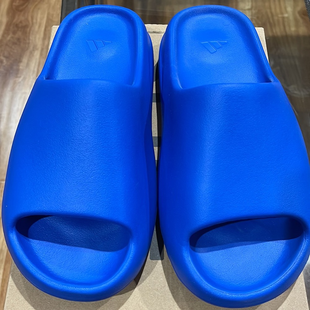 Yeezy slides - Picture 3 of 6